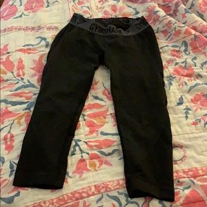 Small black gymshark cropped legging!
